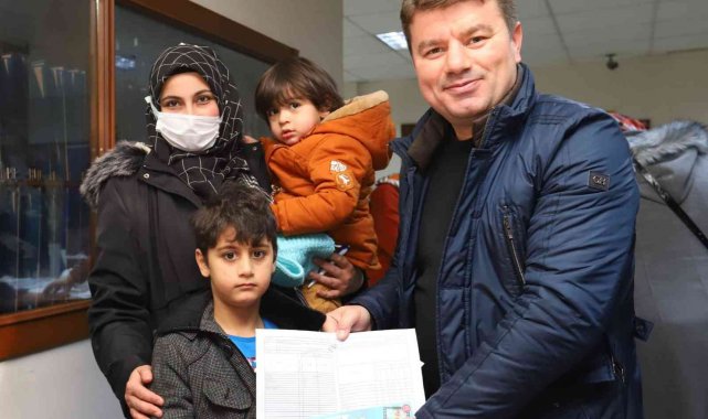 Aksaray Belediyesinden karnesini getiren öğrencilere jest