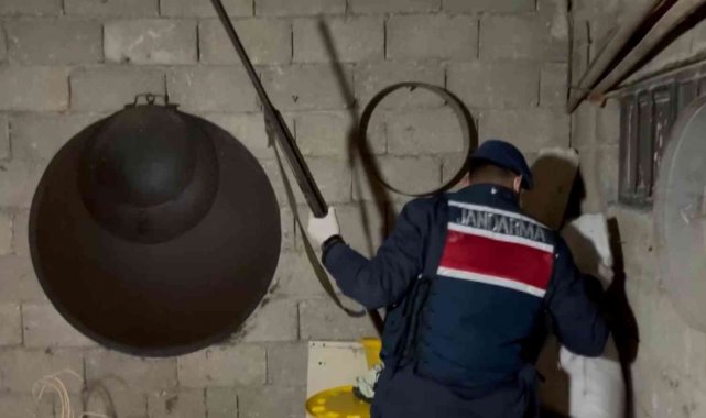 Aksaray'da jandarmadan kaçak silah ve uyuşturucu operasyonu