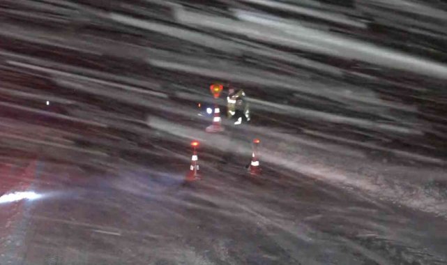 Aksaray'da şiddetli kar ve tipi tüm yolları kapattı