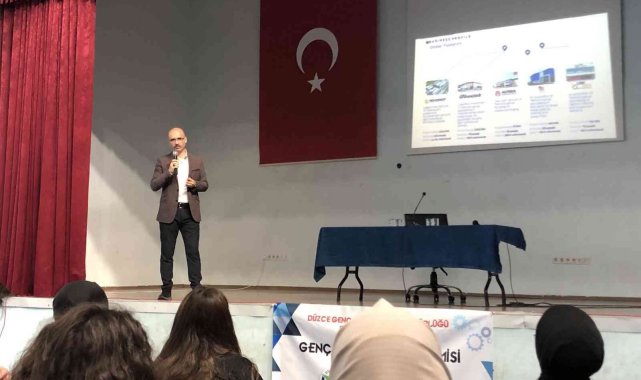 Alanında uzman isimler gençlerle bir araya geliyor