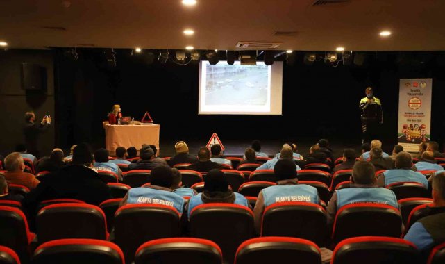 Alanya Belediyesi şoförlerine trafik eğitimi verildi