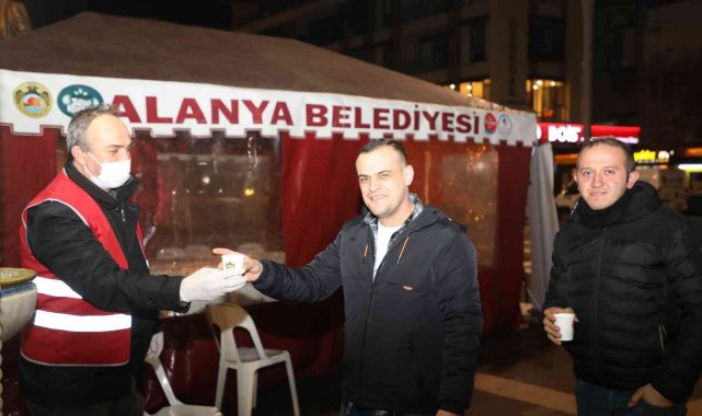 Alanya Belediyesi'nden vatandaşlara çorba ikramı