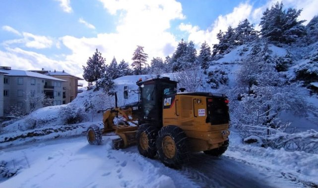 Alanya&#039;dan Akseki&#039;ye greyder ve personel desteği