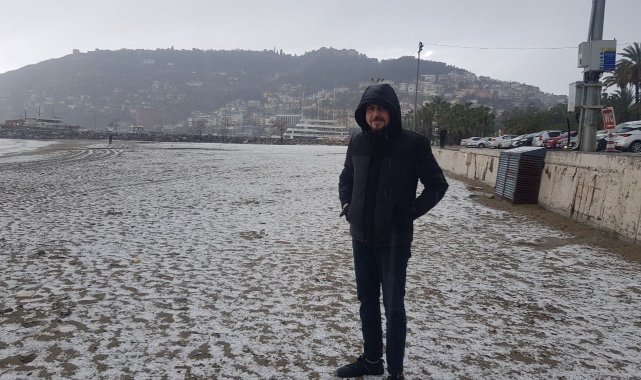 Alanya'ya 53 yıl aradan sonra kar yağdı
