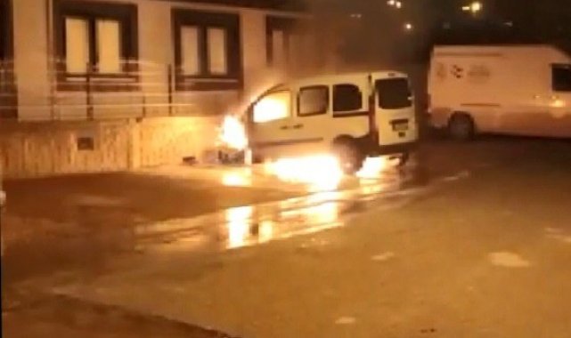 Alev alev yanan araç kullanılmaz hale geldi