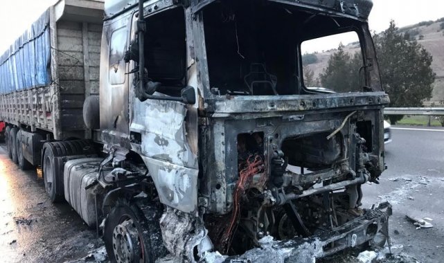 Alevlere teslim olan tırdan geriye demir yığını kaldı