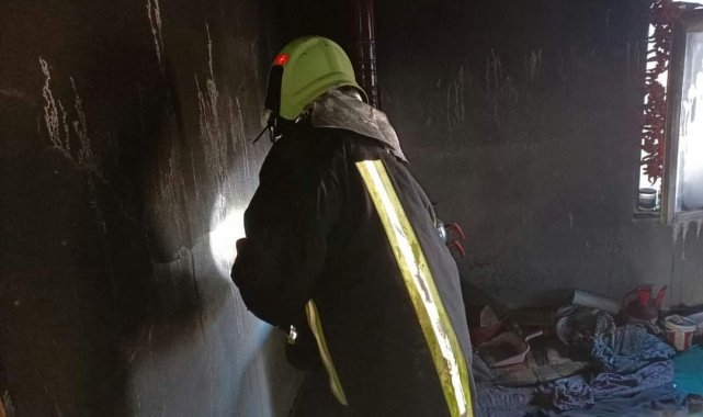 Alevlerin sardığı ev küle döndü