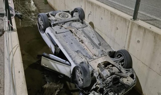 Aliağa'da otomobil su kanalına düştü: 1 yaralı