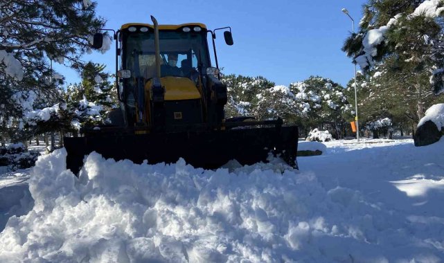 Alibey Barajına kamyonlarla kar taşınıyor