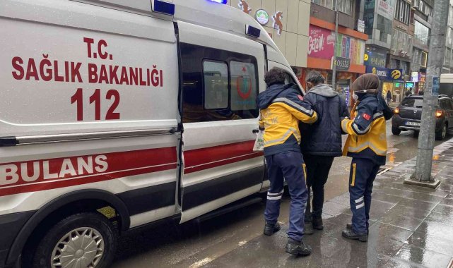 Alkollü kişi merdivenlerden düşerek yaralandı