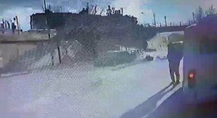 Alkollü sürücünün makas atmak isterken çarptığı kurye metrelerce havaya fırladı