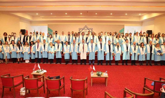 ALKÜ'DE Akademiik Biniş töreni