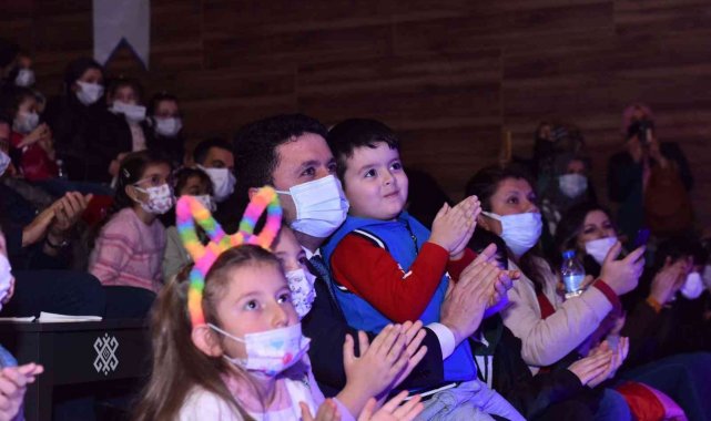 Altıeylül'de çocuk tiyatro şenlikleri başladı