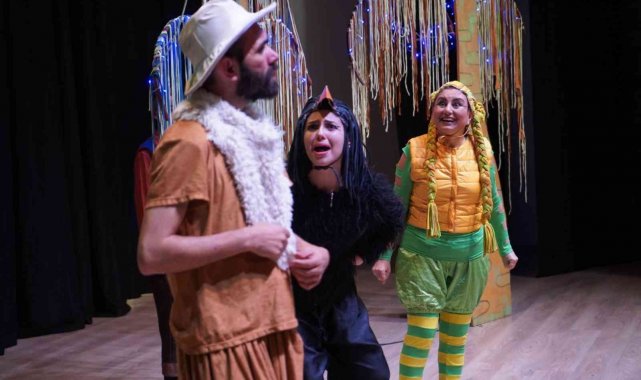 Altıeylül&#039;de çocuklar için tiyatro yenliği başladı