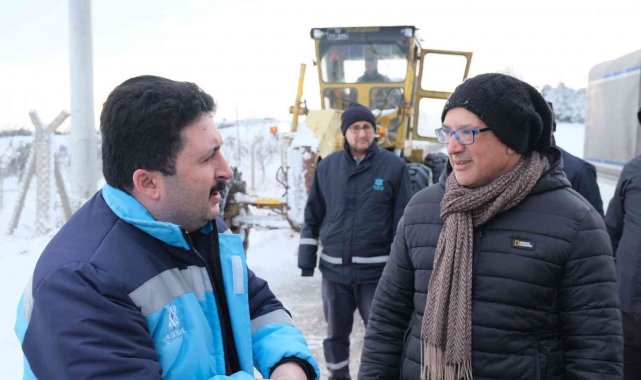 Altıeylül&#039;de karla mücadele devam ediyor