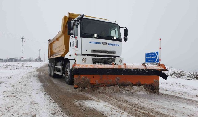 Altındağ&#039;da karla mücadele sürüyor
