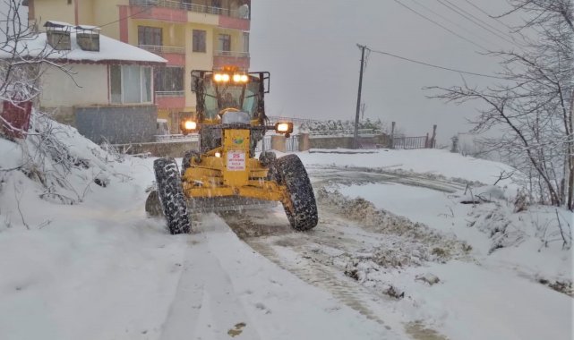 Altınordu'da ekipler kar mücadelesini sürdürüyor