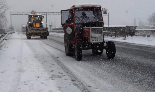 Altınova&#039;da karla mücadele devam ediyor