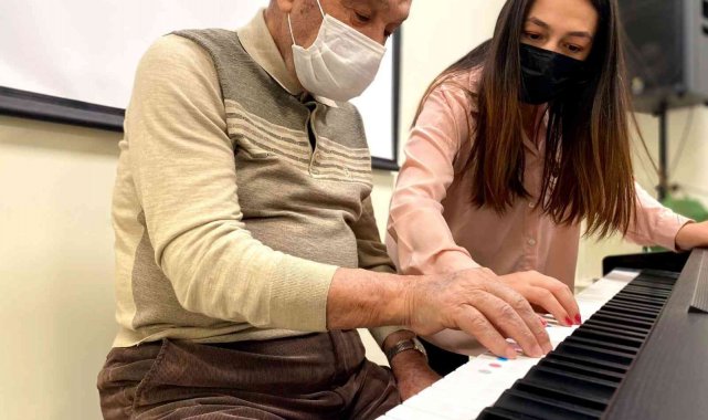 Alzaymır hastalarına piyano eğitimiyle hafıza jimnastiği