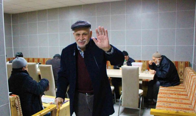 Amasya Belediyesi'nden yaşlılara, üniversitelilere ücretsiz çay ve çorba