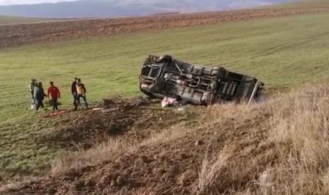 Amasya'da minibüs devrildi: Çok sayıda yaralı var