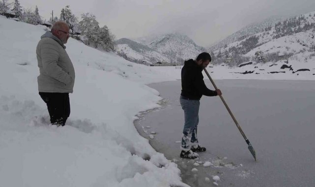 Amasya&#039;daki Ziyaret Baraj Gölü ilk kez buz tuttu