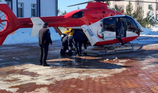 Ambulans helikopter doğum sancısı tutan kadın için havalandı