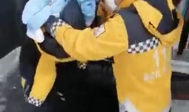 Ambulans helikopter kapanan yolda mahsur kalan bebek için havalandı