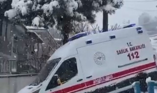 Ambulans şoförünün karla imtihanı