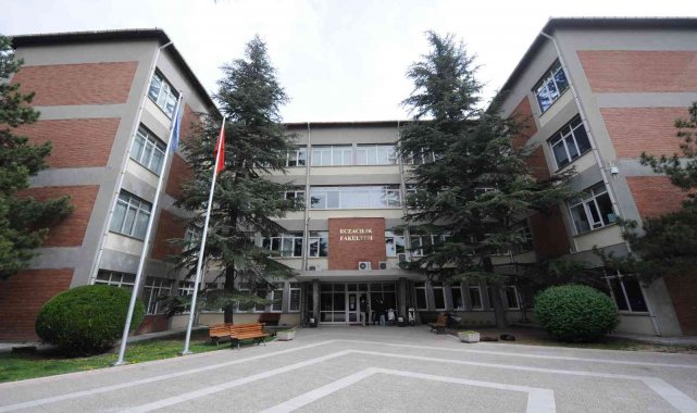 Anadolu Üniversitesi Eczacılık Fakültesi yeniden tam akreditasyon aldı