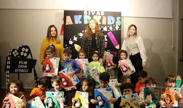 Anaokulu miniklerinin karne heyecanı