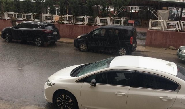 Aniden bastıran dolu yağışı vatandaşlara zor anlar yaşattı