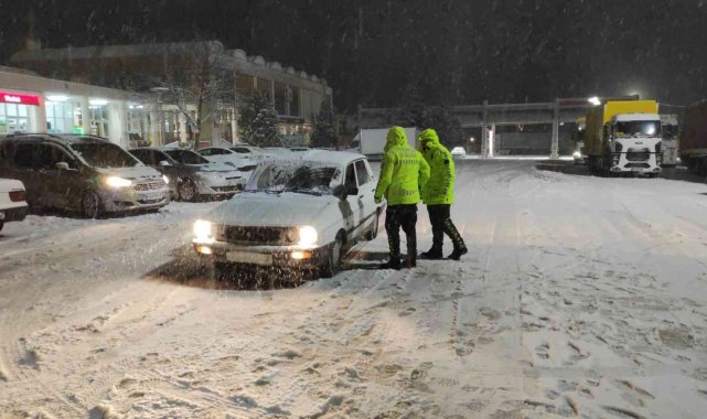 Ankara-Kayseri karayolunda trafik kontrollü sağlanıyor