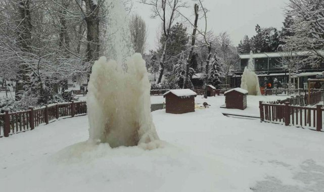 Ankara'da kar yağışı etkili olmaya devam ediyor