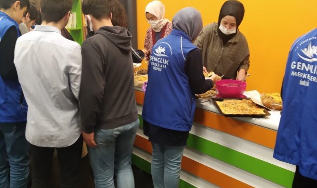 Anneler bu kez öğrenciler için mutfağa girdi