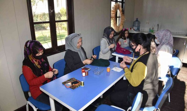 Anneler meslek öğreniyor çocukları hayata hazırlanıyor
