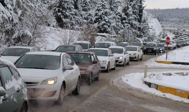 Antalya karayolunda uzun araç kuyrukları oluştu