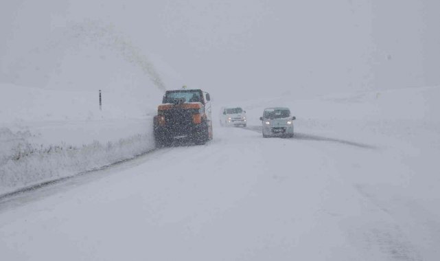 Antalya -Konya karayolunda kar kalınlığı 1 metreyi geçti