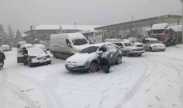 Antalya -Konya karayolunda kar kalınlığı 50 santime ulaştı
