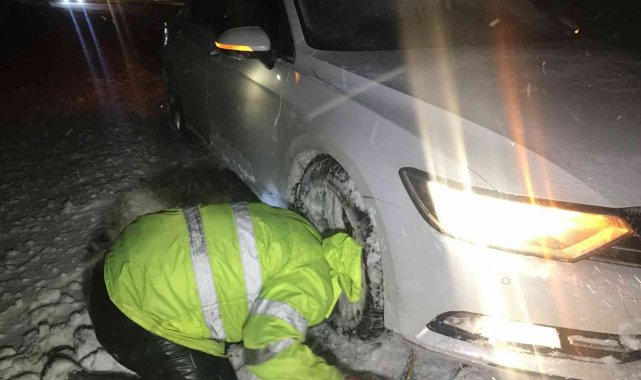Antalya-Konya karayolunda kar yağışı sebebiyle tırların geçişine izin verilmiyor