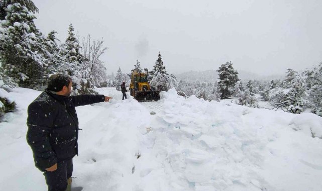 Antalya'da kar yağışı etkili oluyor