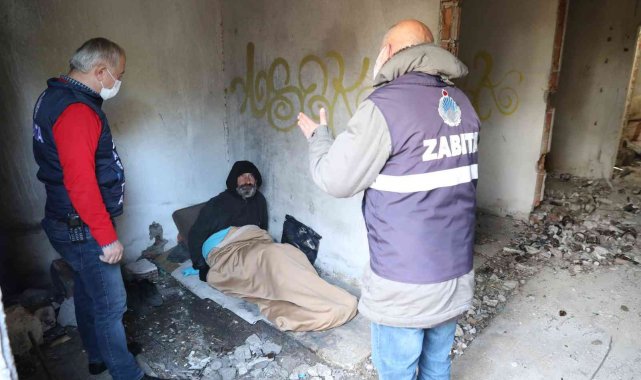 Antalya'da metruk binada kalan vatandaşlara sıcak ortam