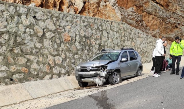 Antalya'da trafik kazası: 2 yaralı