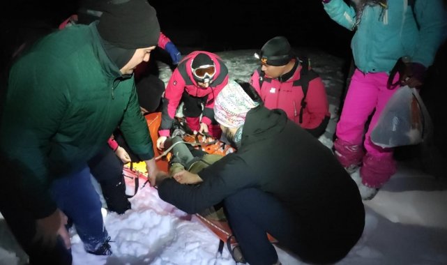 Antalya&#039;da yaylada mahsur kalan 28 kişilik ekip donmak üzereyken kurtarıldı