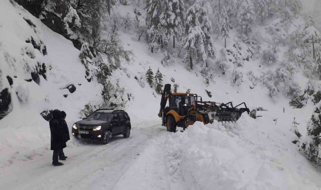 Antalya'nın yaylalarında karla mücadele devam ediyor