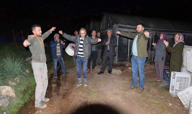 Antalyalı üreticilerin davullu zurnalı 16 saatlik don nöbeti