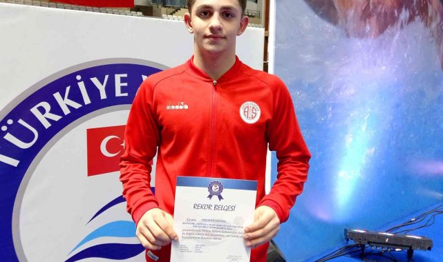 Antalyasporlu yüzücü Albayrak'tan 3 yeni Türkiye rekoru
