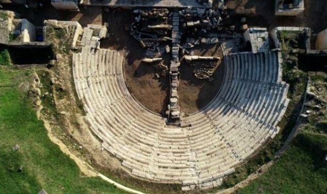 Antik kentin orkestra zeminine ulaşıldı