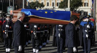 AP Başkanı Sassoli için Roma'da cenaze töreni