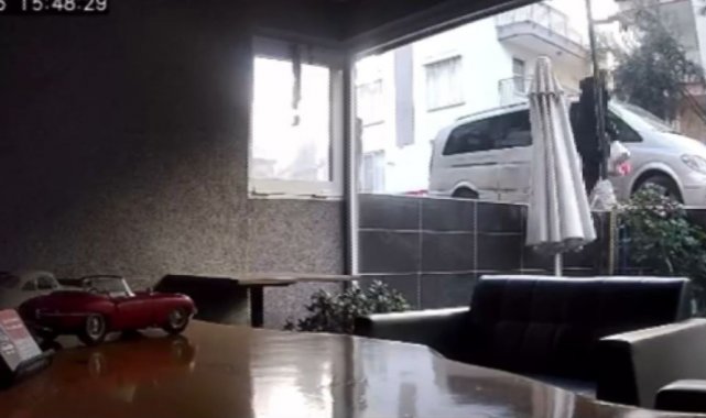 Apartmanın 4'üncü katından düşen genç hayatını kaybetti